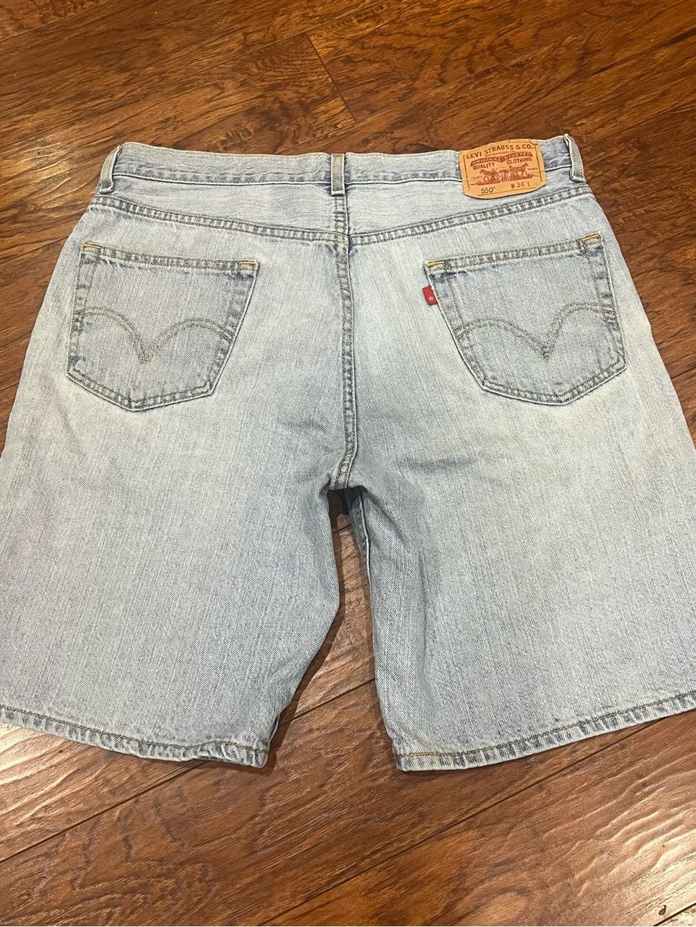 Levis 550 Jean Denim Shorts Jorts Mens SZ 36 Dad Relaxed Fit Light Wash Fade